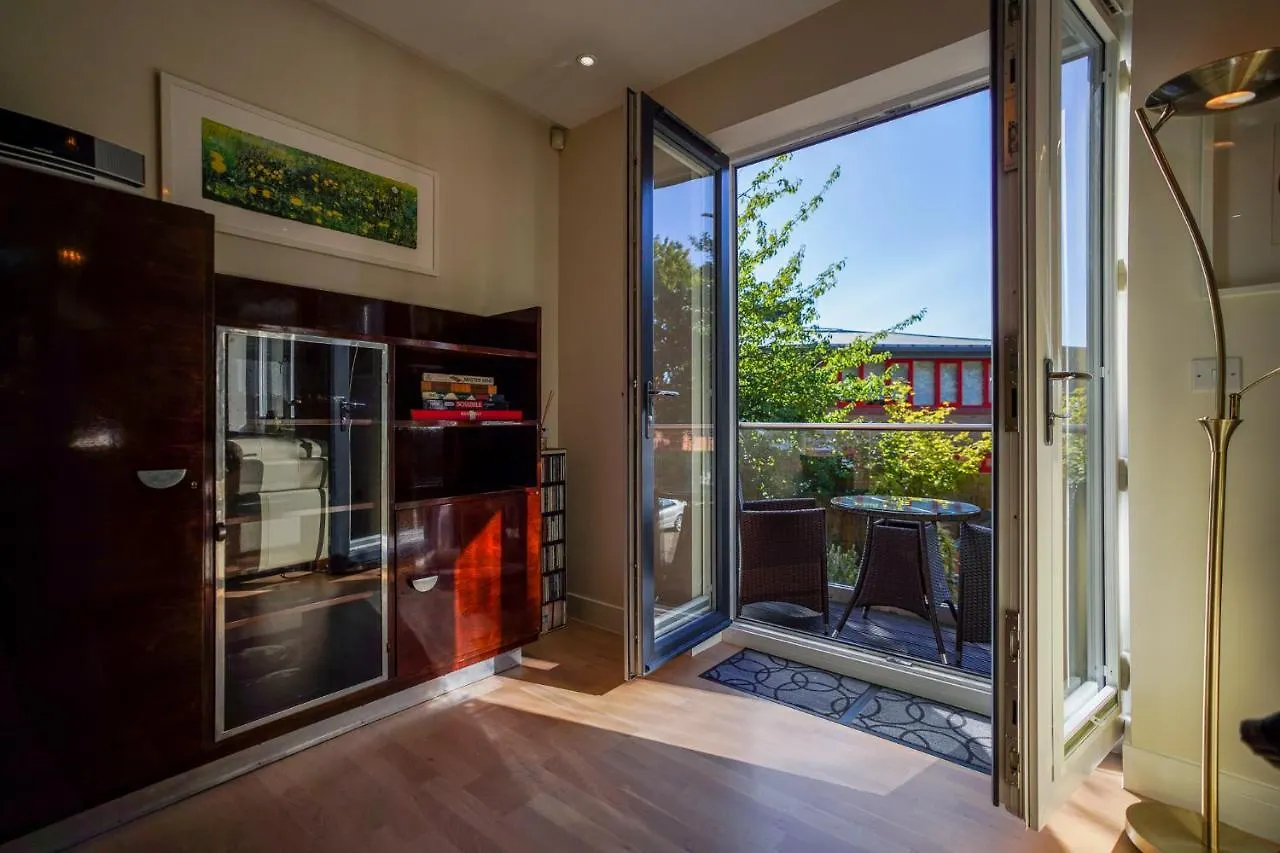 Royal Stuart Lane - Townhouse By The Bay With Parking Villa Cardiff 0*,  United Kingdom