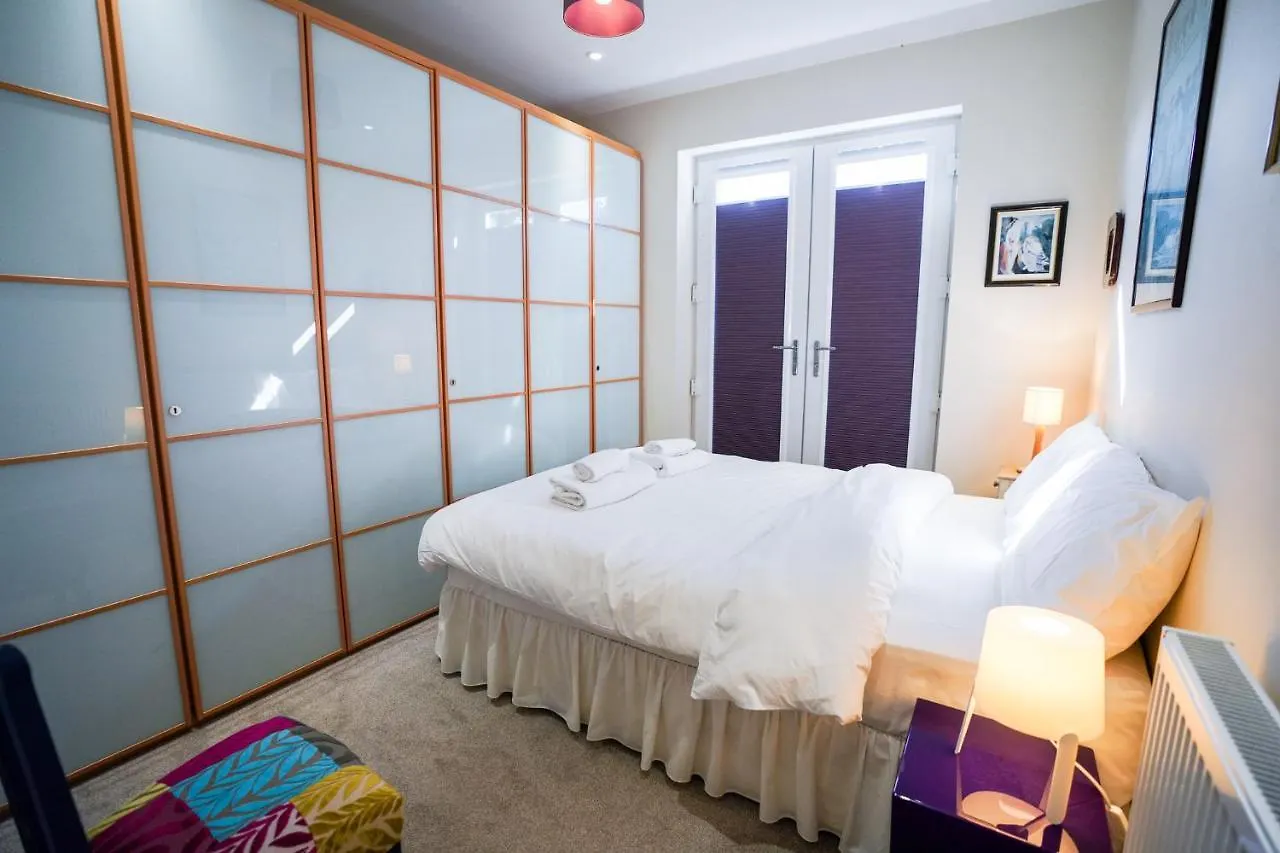 Holiday home Royal Stuart Lane - Townhouse By The Bay With Parking Villa Cardiff United Kingdom
