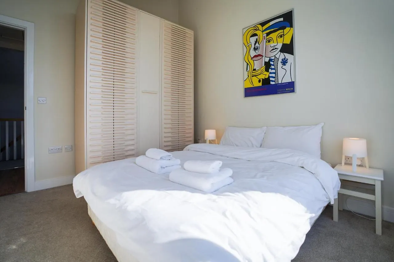 Holiday home Royal Stuart Lane - Townhouse By The Bay With Parking Villa Cardiff
